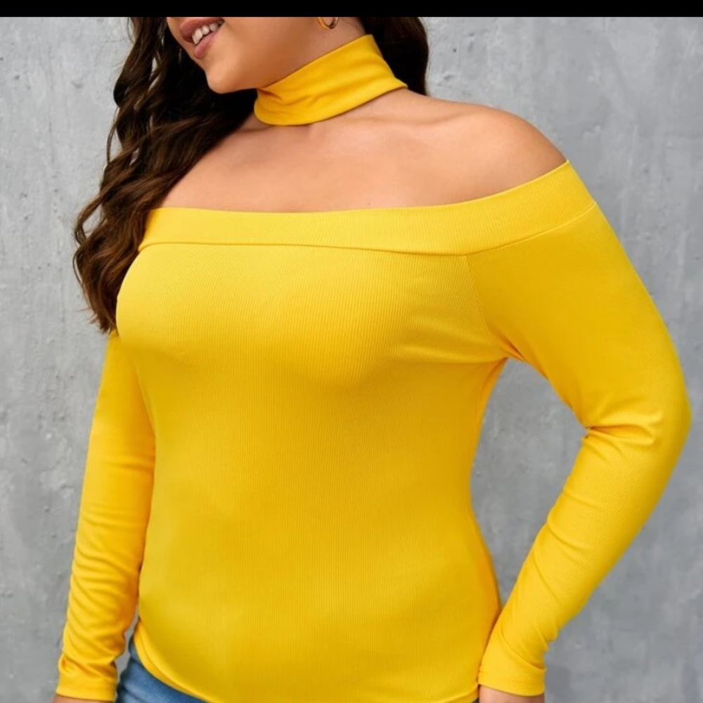 2X yellow choker from sheen, never been worn, smoke free and pet free home.
